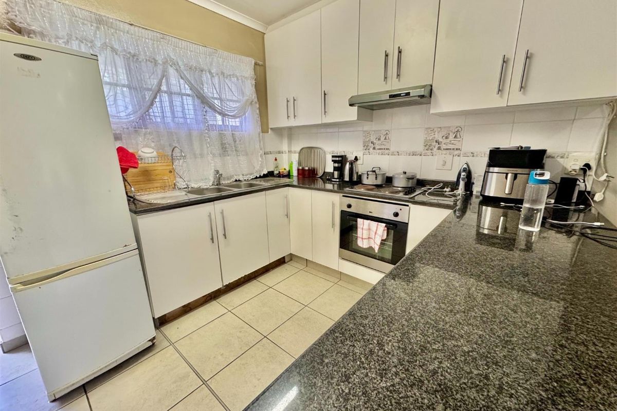 Apartment For Sale in Umtentweni, Port Shepstone, KwaZulu Natal - Photo 2