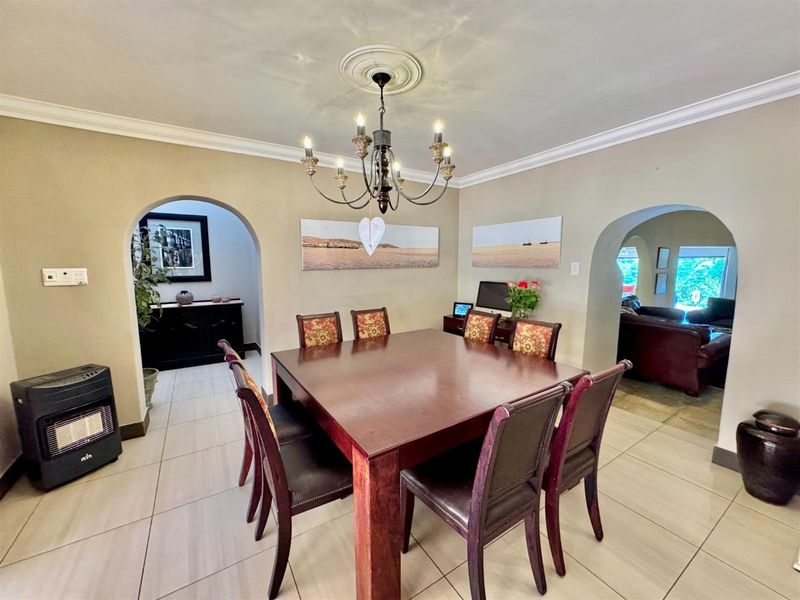 Hilltop Luxury Home with Panoramic Sea, River and Golf Views - Photo 9