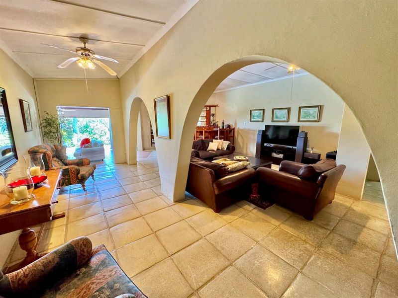 Hilltop Luxury Home with Panoramic Sea, River and Golf Views - Photo 10