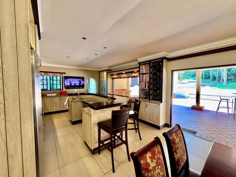 Hilltop Luxury Home with Panoramic Sea, River and Golf Views - Photo 7