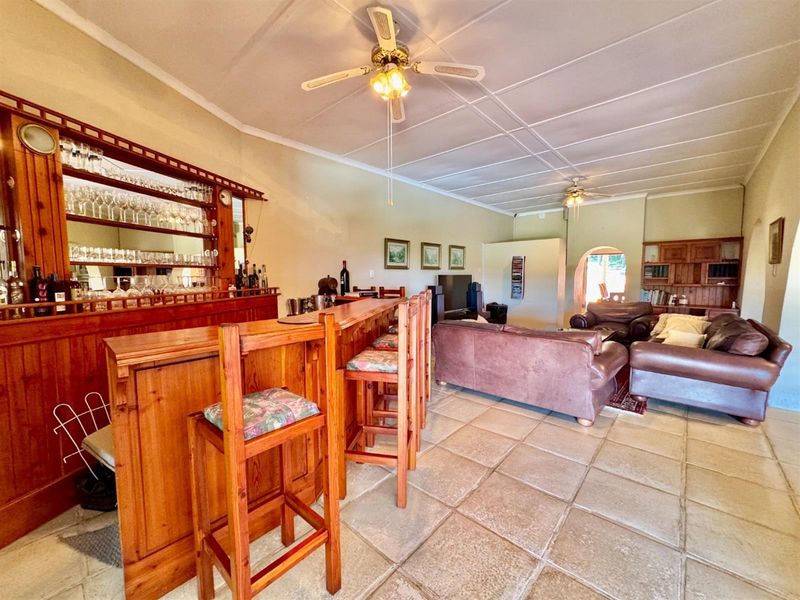 Hilltop Luxury Home with Panoramic Sea, River and Golf Views - Photo 8