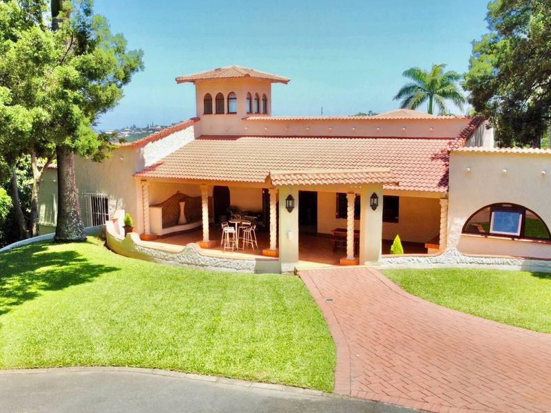 Hilltop Luxury Home with Panoramic Sea, River and Golf Views - Photo 3