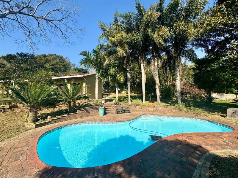 Two Homes, One Exceptional Property - Ideal for Families or Rentals - Photo 3