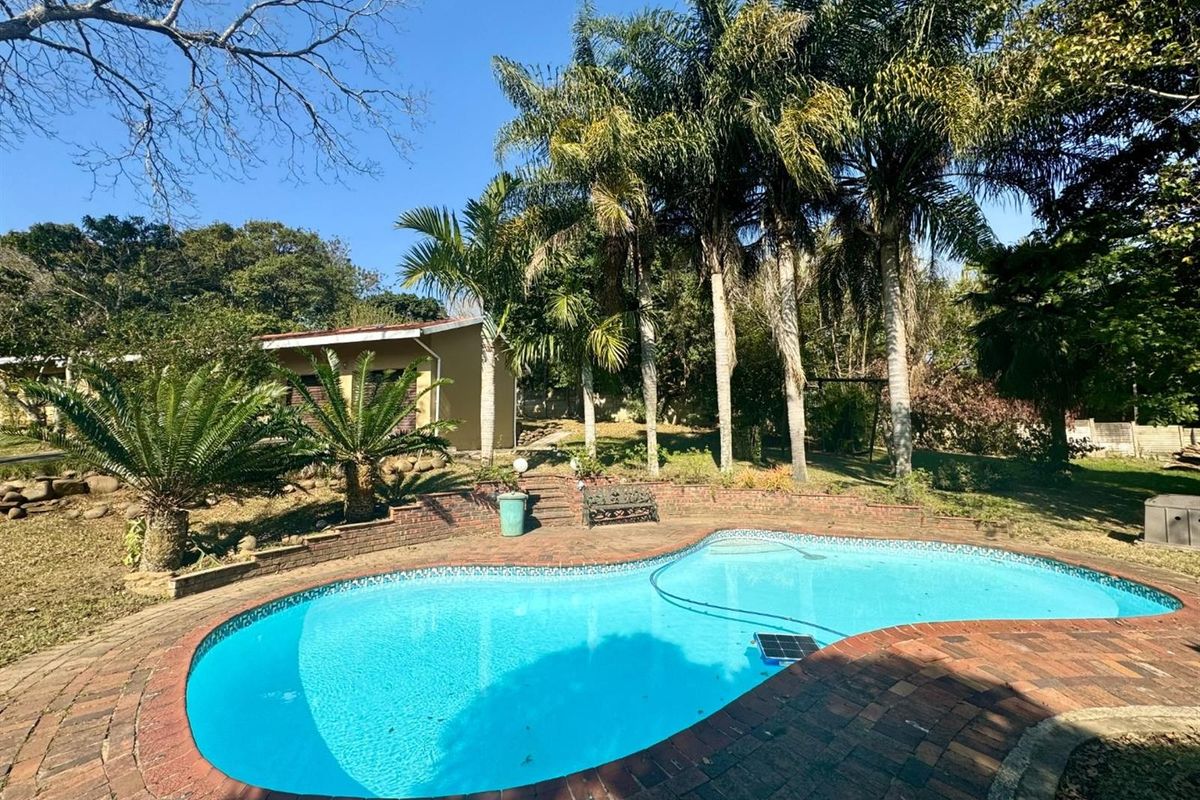 Two Homes, One Exceptional Property - Ideal for Families or Rentals - Photo 3