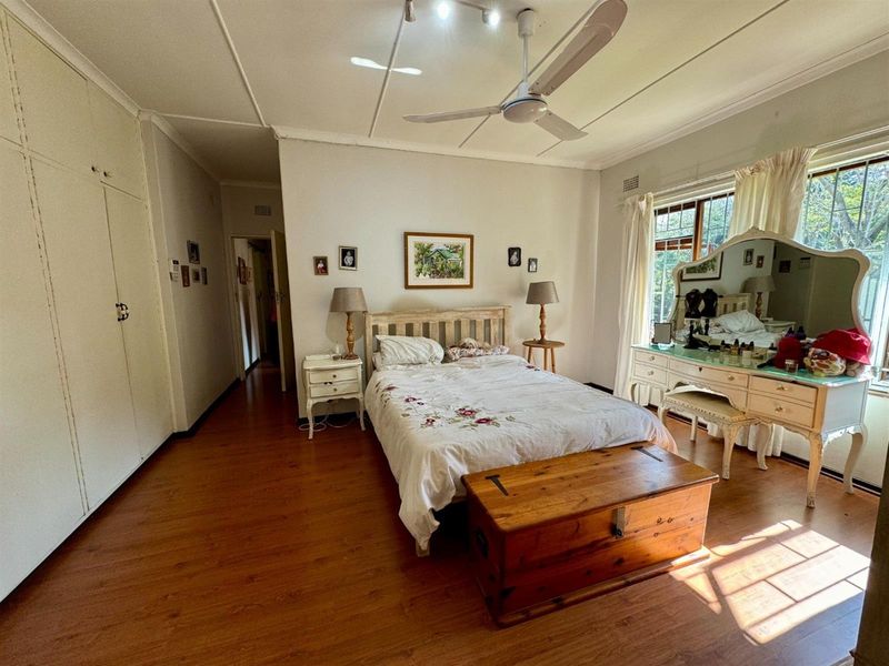 Two Homes, One Exceptional Property - Ideal for Families or Rentals - Photo 10