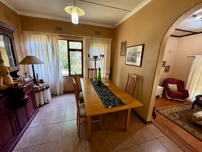 Two Homes, One Exceptional Property - Ideal for Families or Rentals - Photo 8