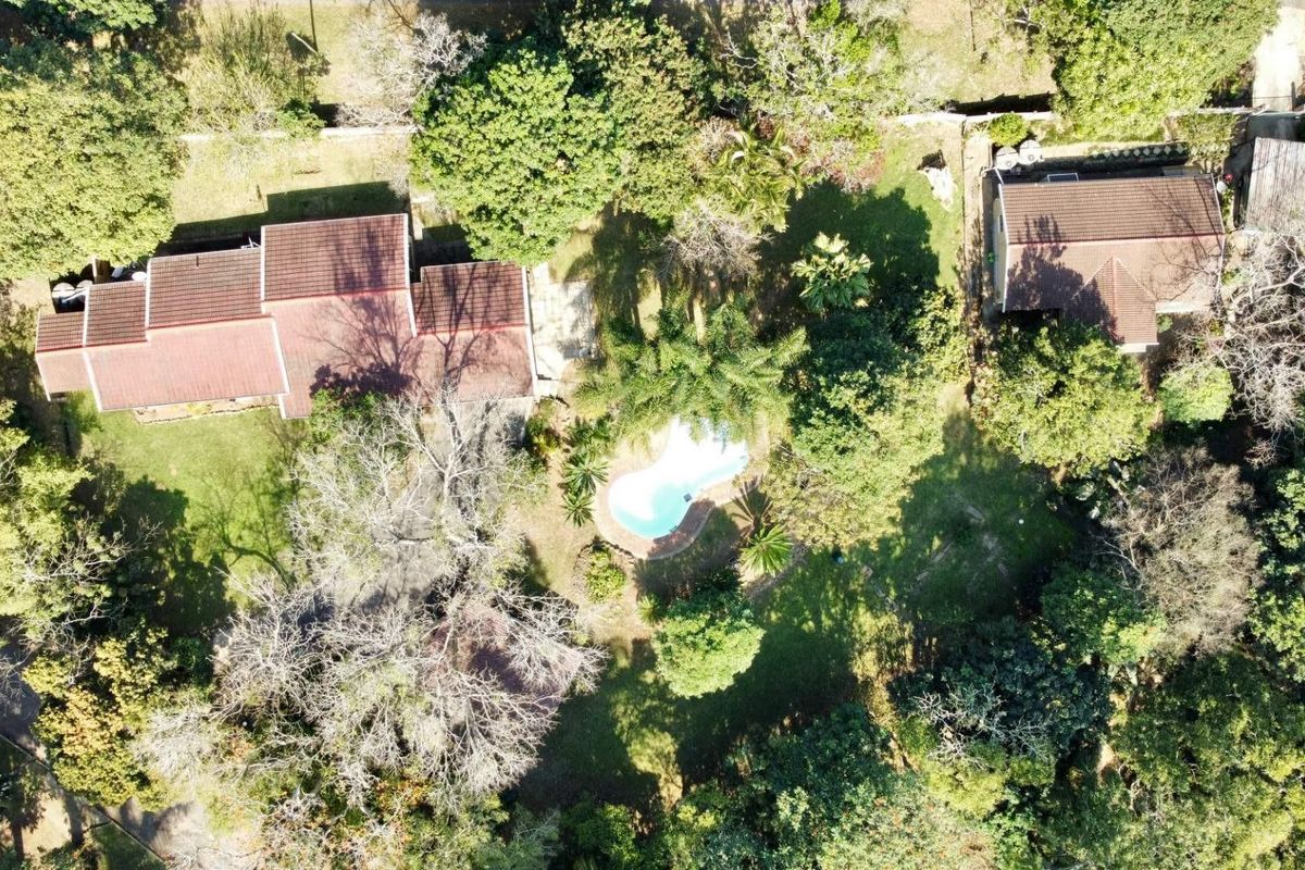 Two Homes, One Exceptional Property - Ideal for Families or Rentals - Photo 2