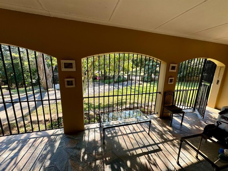 Two Homes, One Exceptional Property - Ideal for Families or Rentals - Photo 4