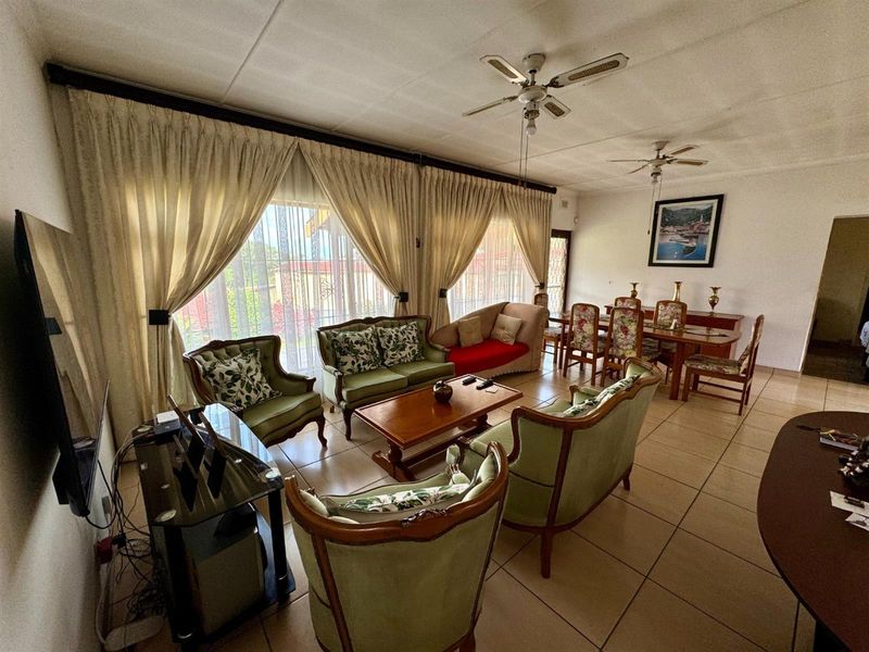 Charming Southport Home with Versatile Study or Hobby Room - Photo 10