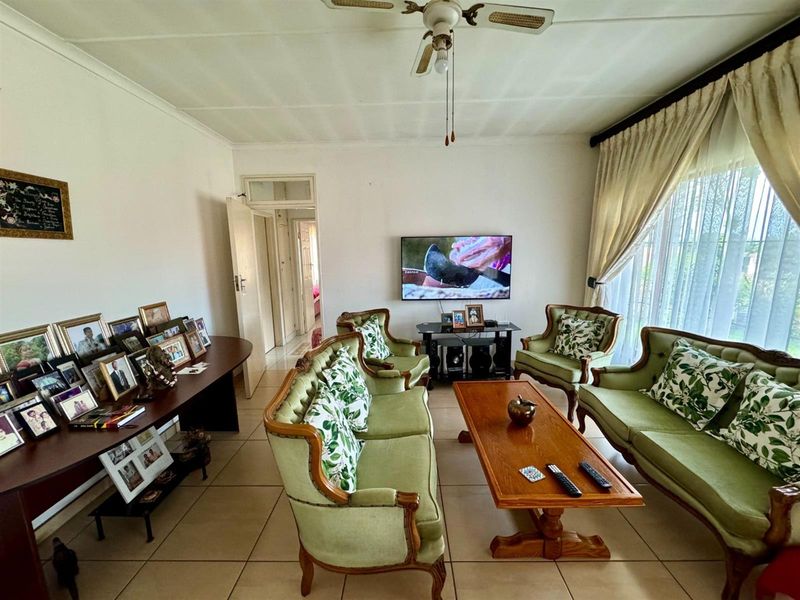 Charming Southport Home with Versatile Study or Hobby Room - Photo 8