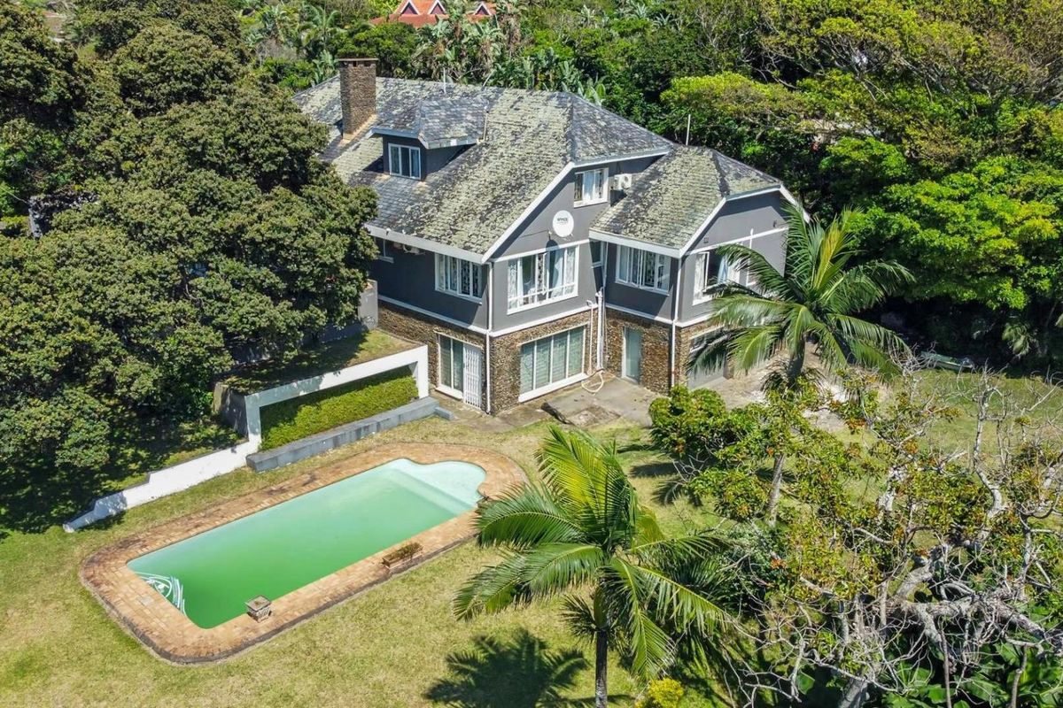 Beachfront Luxury Home with Direct Ocean Access - Photo 2