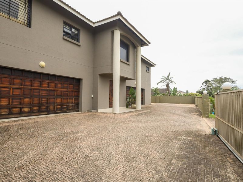 Modern Beachside Living with Indoor/Outdoor Flow - Photo 3