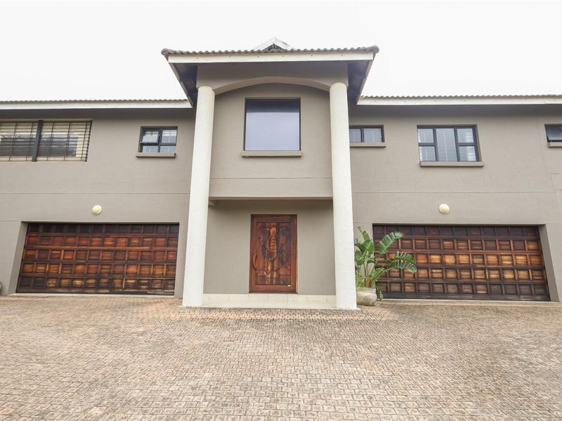 Modern Beachside Living with Indoor/Outdoor Flow - Photo 2