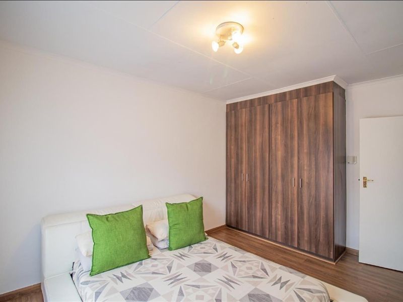 Stunning Modern 3 Bedroom Free-Standing Cluster for Sale in Noordwyk - Photo 9