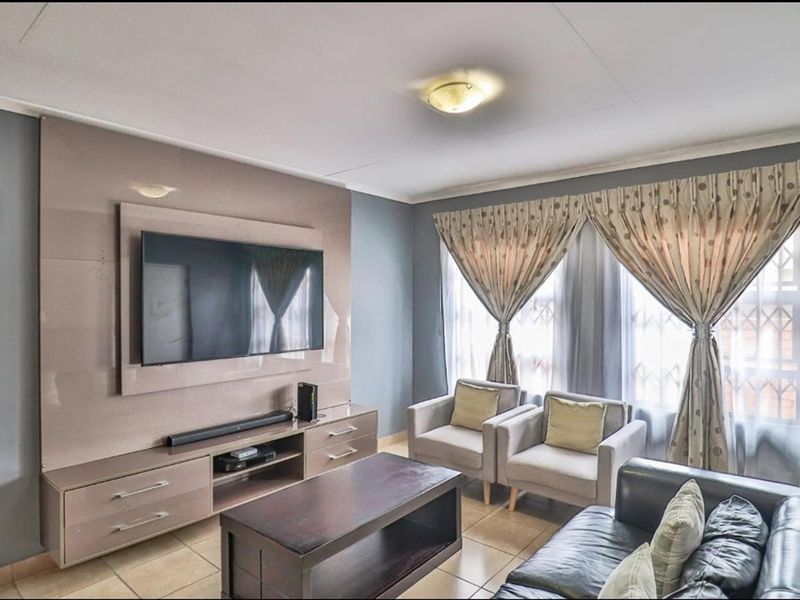 Stunning Modern 3 Bedroom Free-Standing Cluster for Sale in Noordwyk - Photo 7