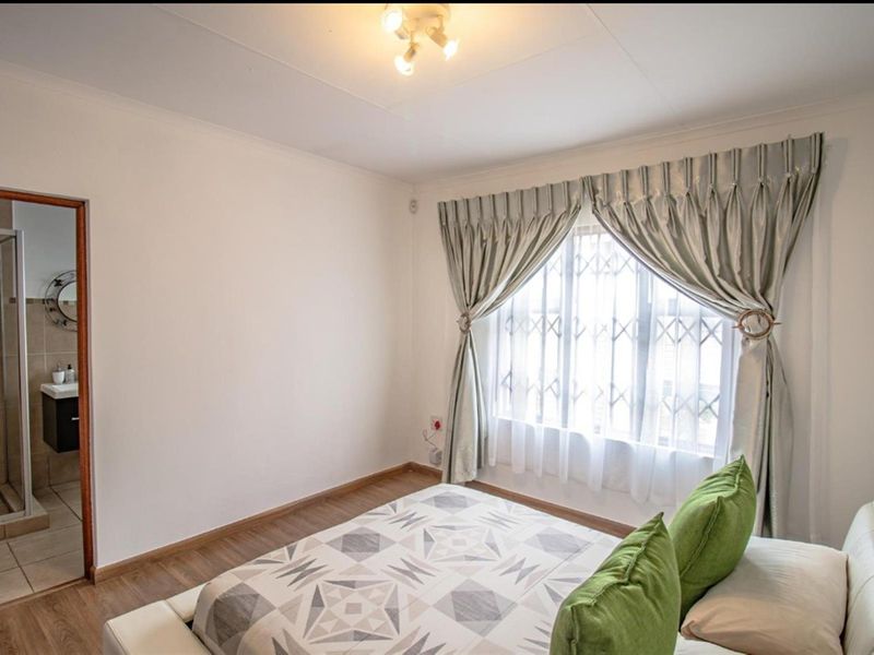 Stunning Modern 3 Bedroom Free-Standing Cluster for Sale in Noordwyk - Photo 10