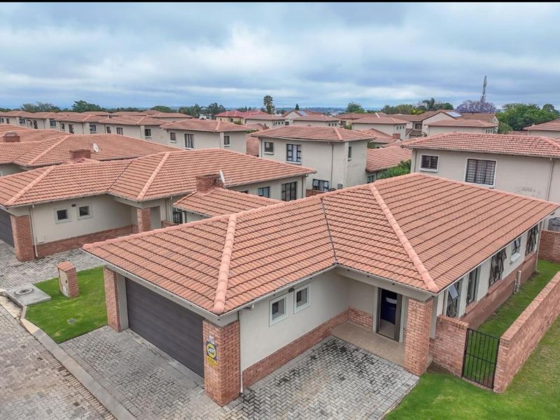 Stunning Modern 3 Bedroom Free-Standing Cluster for Sale in Noordwyk - Photo 1