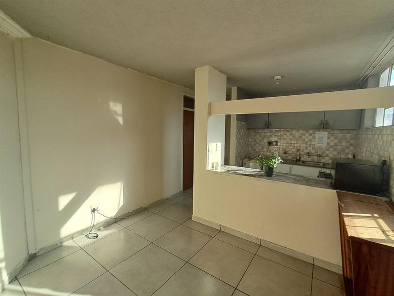 Apartment For Sale in Sunnyside, Pretoria - Photo 3