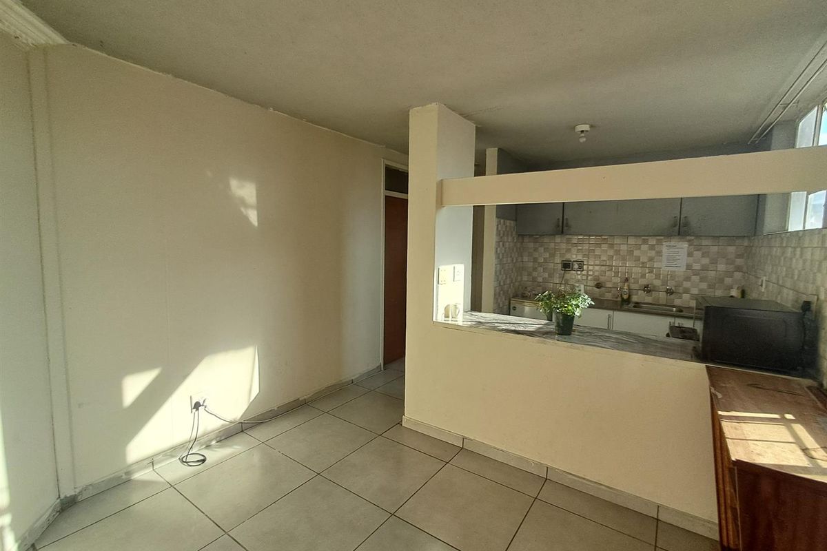 Apartment For Sale in Sunnyside, Pretoria - Photo 3
