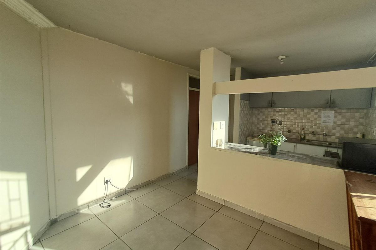 Apartment For Sale in Sunnyside, Pretoria - Photo 4