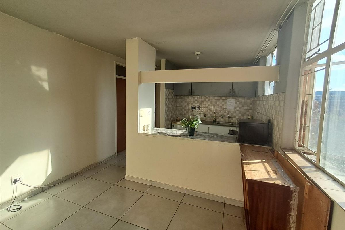 Apartment For Sale in Sunnyside, Pretoria - Photo 2