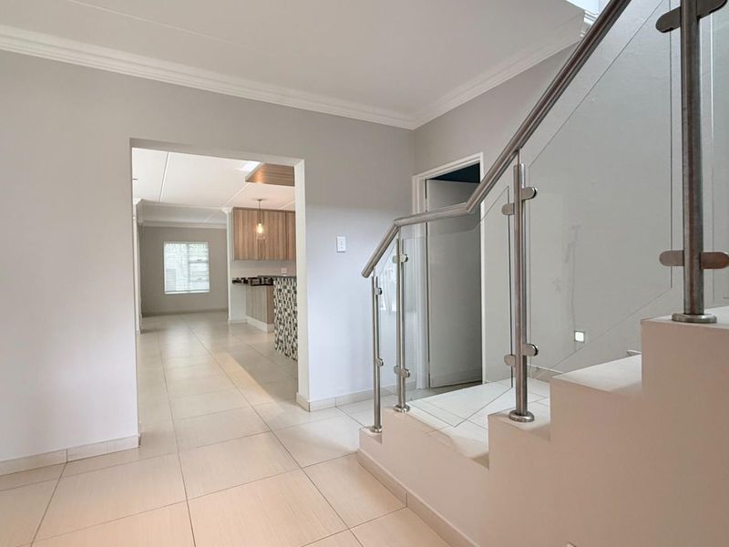 ULTRA MODERN FAMILY HOUSE IN SECURE ESTATE IN RIETVALLEIRAND - Photo 5