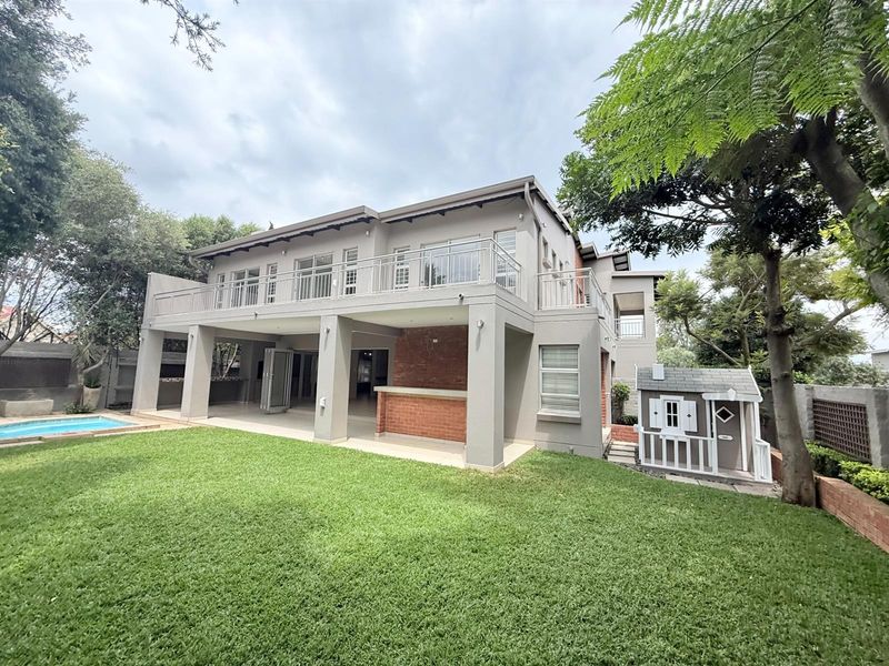 ULTRA MODERN FAMILY HOUSE IN SECURE ESTATE IN RIETVALLEIRAND - Photo 2