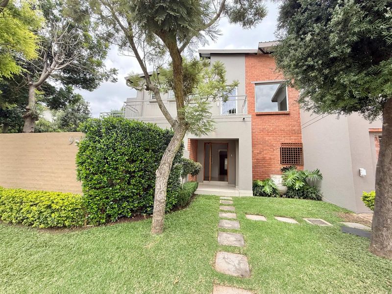 ULTRA MODERN FAMILY HOUSE IN SECURE ESTATE IN RIETVALLEIRAND - Photo 3