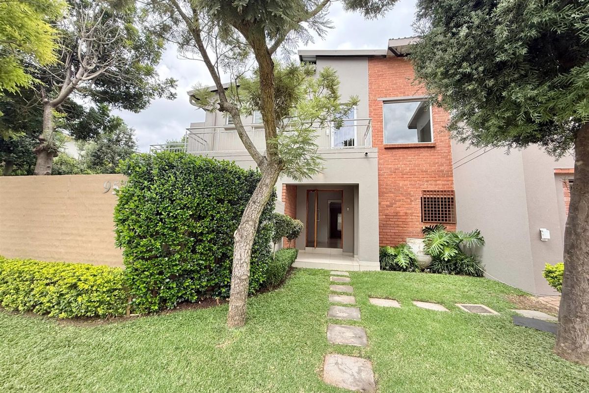 ULTRA MODERN FAMILY HOUSE IN SECURE ESTATE IN RIETVALLEIRAND - Photo 3