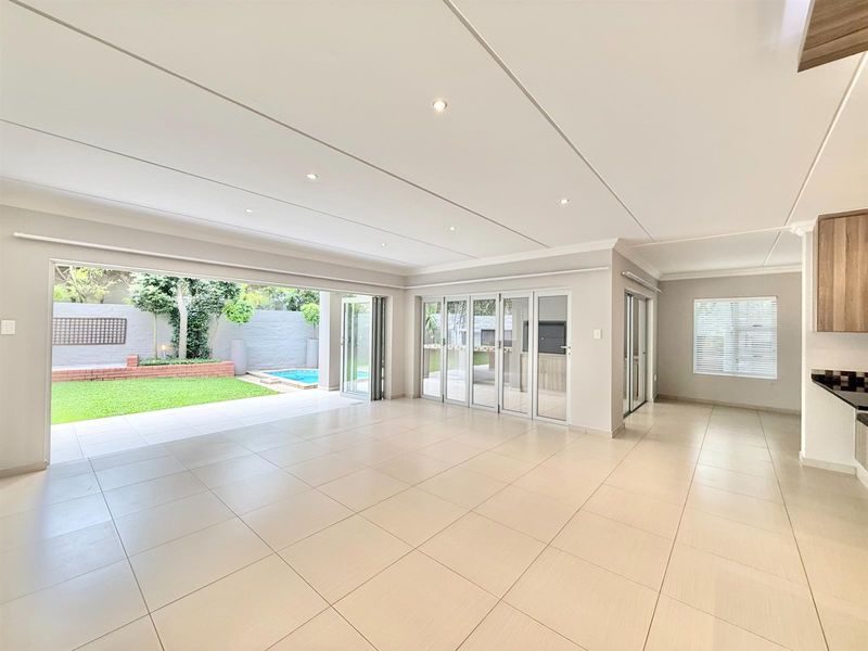 ULTRA MODERN FAMILY HOUSE IN SECURE ESTATE IN RIETVALLEIRAND - Photo 9