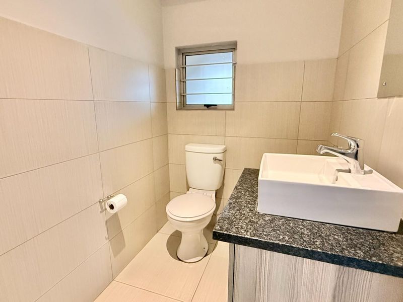 ULTRA MODERN FAMILY HOUSE IN SECURE ESTATE IN RIETVALLEIRAND - Photo 8