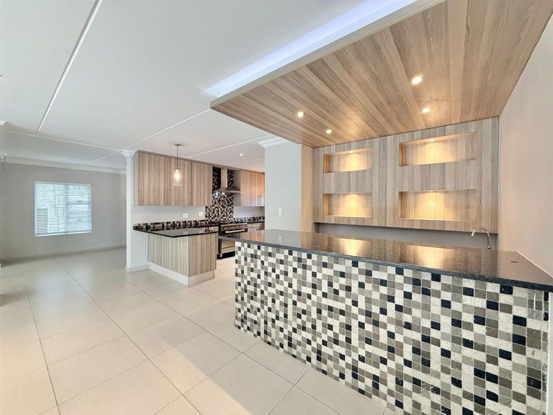 ULTRA MODERN FAMILY HOUSE IN SECURE ESTATE IN RIETVALLEIRAND - Photo 10