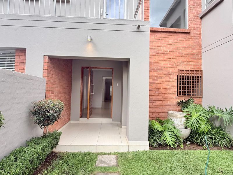 ULTRA MODERN FAMILY HOUSE IN SECURE ESTATE IN RIETVALLEIRAND - Photo 4
