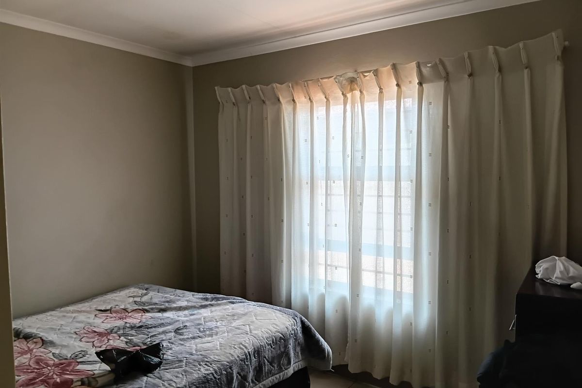 House For Sale in Protea Glen, Soweto - Photo 4