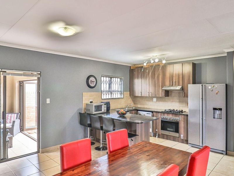 House For Sale in Noordwyk, Midrand - Photo 8