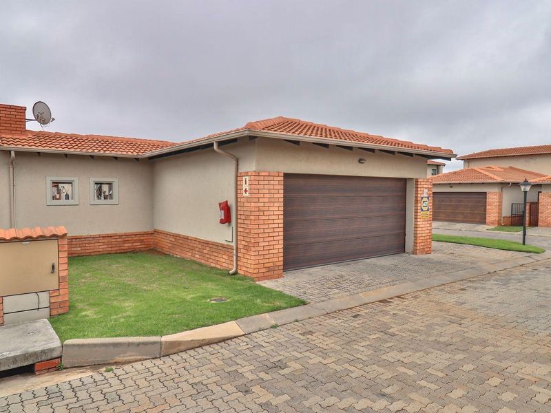 House For Sale in Noordwyk, Midrand - Photo 2