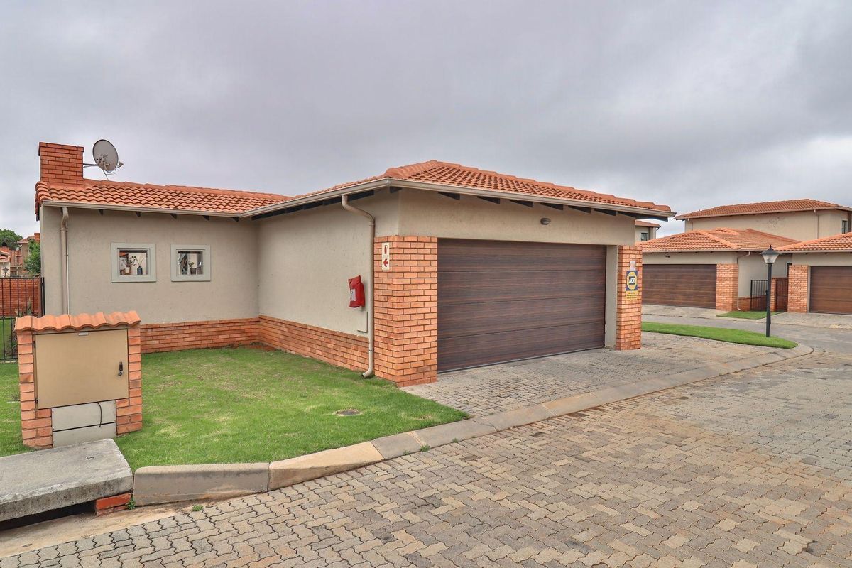 House For Sale in Noordwyk, Midrand - Photo 2