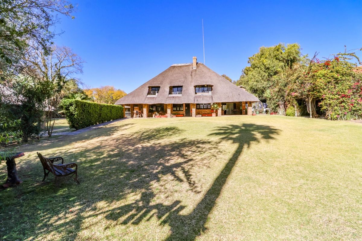 Lodge For Sale in Vorna Valley, Midrand - Photo 2