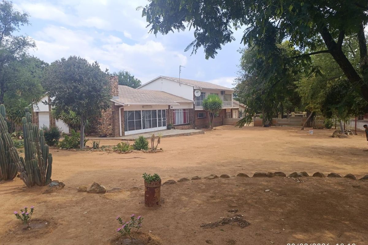 4 Bedroom House for Sale in Roosheuwel, Klerksdorp. - Photo 2
