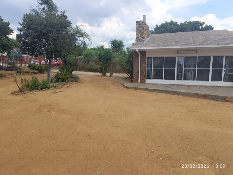 4 Bedroom House for Sale in Roosheuwel, Klerksdorp. - Photo 6