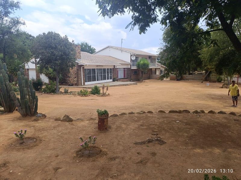 4 Bedroom House for Sale in Roosheuwel, Klerksdorp. - Photo 5