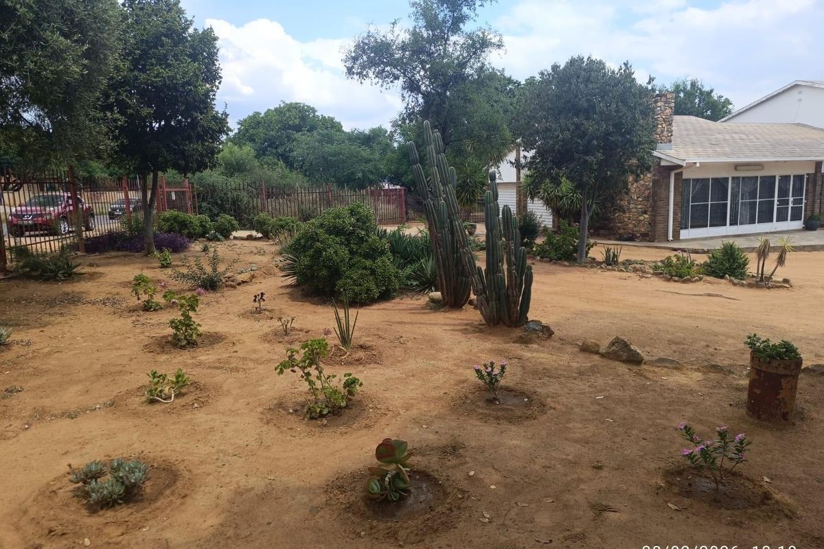 4 Bedroom House for Sale in Roosheuwel, Klerksdorp. - Photo 4