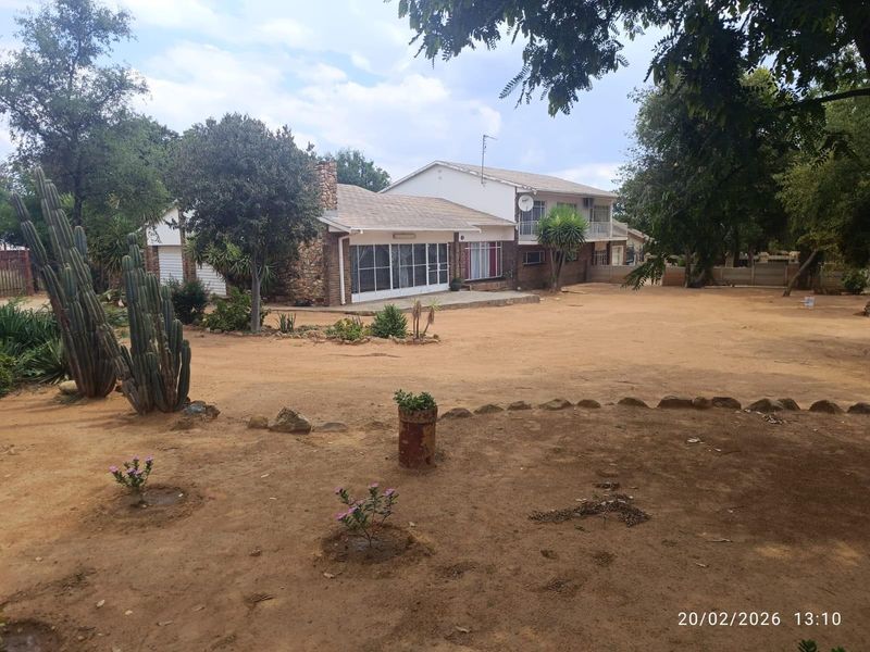 4 Bedroom House for Sale in Roosheuwel, Klerksdorp. - Photo 3