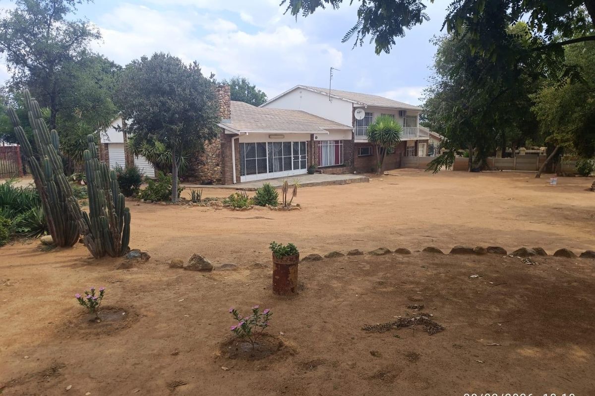 4 Bedroom House for Sale in Roosheuwel, Klerksdorp. - Photo 3
