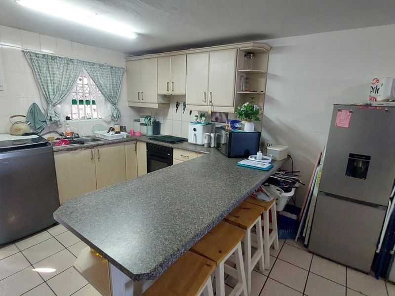 2 Bedroom Apartment For Sale, Margate, KwaZulu Natal - Photo 6