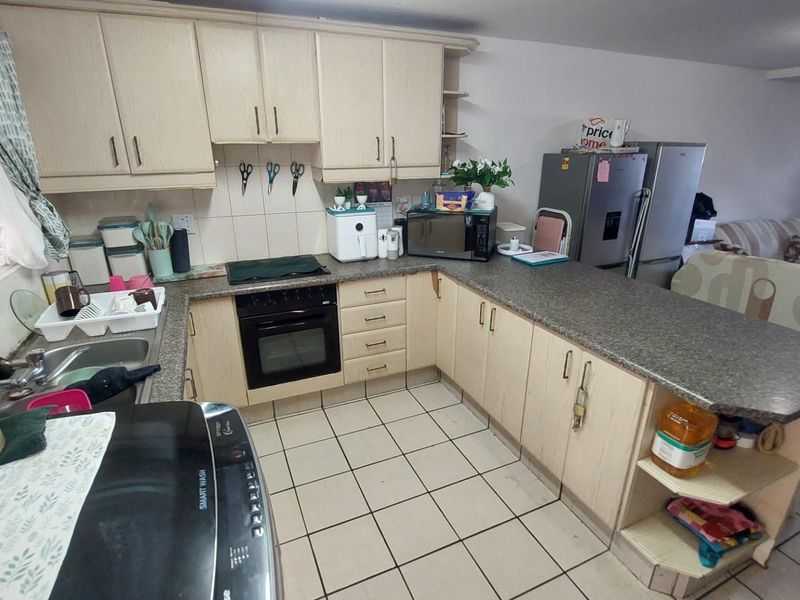 2 Bedroom Apartment For Sale, Margate, KwaZulu Natal - Photo 5
