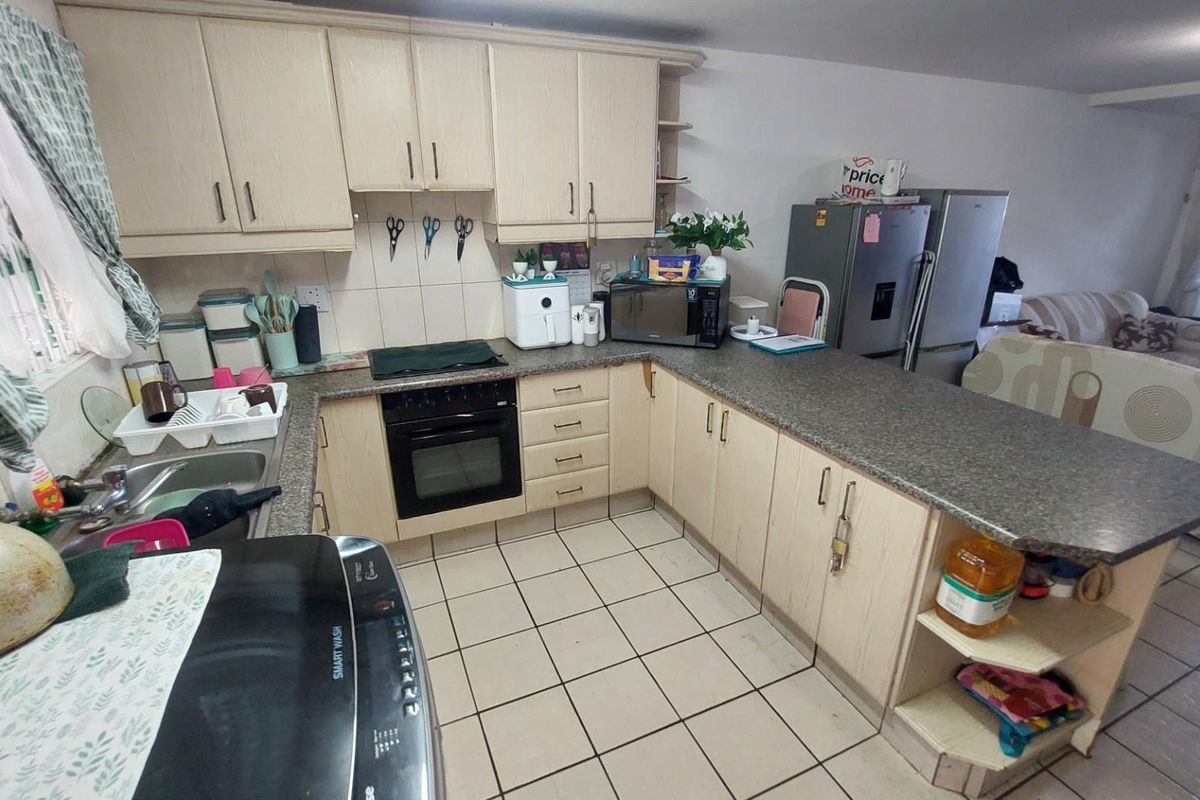 2 Bedroom Apartment For Sale, Margate, KwaZulu Natal - Photo 5