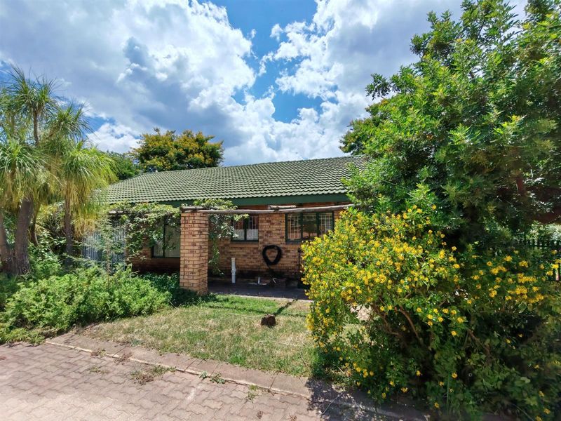 Zero Levy, Full Title Three bedroom Townhouse for sale in Bela Bela - Photo 5