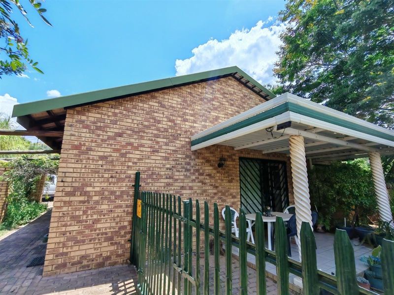 Zero Levy, Full Title Three bedroom Townhouse for sale in Bela Bela - Photo 2