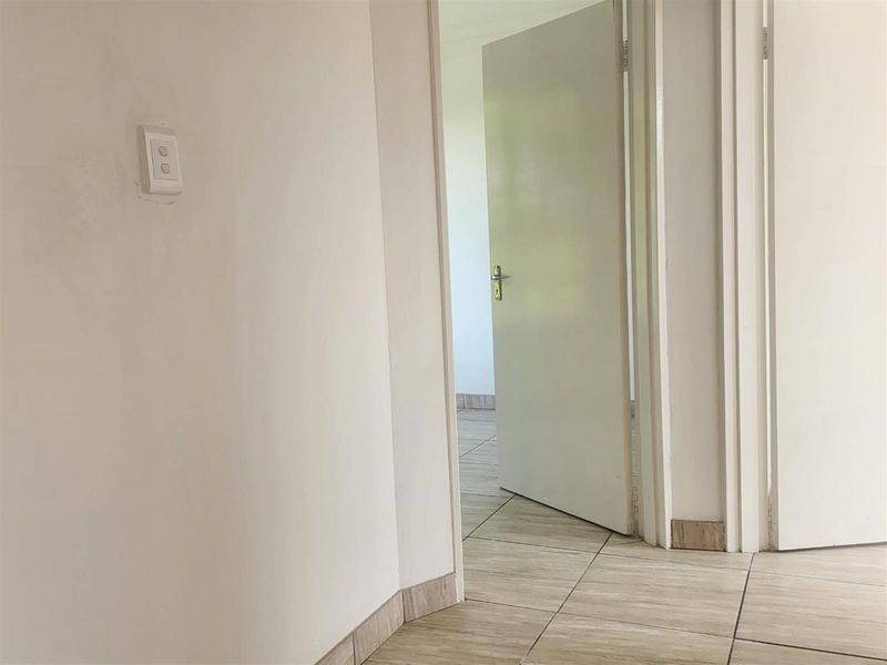 Townhouse For Sale in Elandspark, Johannesburg - Photo 10